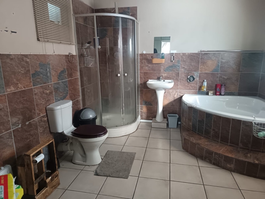 4 Bedroom Property for Sale in Carters Glen Northern Cape